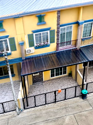 Townhouses for rent Bangkok : ARL BanThapChang 700m 24sq.wa. OnNut-Phatthanakan 2-story townhome for rent 4beds 2baths 130sq.m. Su