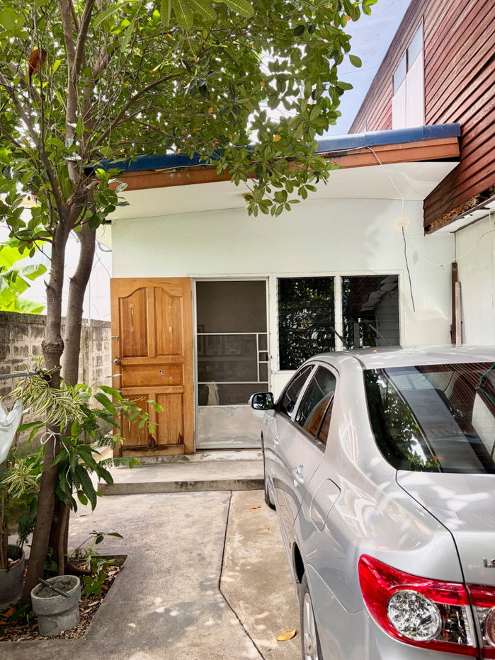 รูป ขาย บ้านเดี่ยว 4 ห้องนอน 2 ห้องน้ำ ร่มรื่น บรรยากาศเงียบสงบ ไกล้รถไฟฟ้าสายสีเหลือง เพียง 3 นาที และสวนหลวง ร 9 เพียง 4 นาที - รูปที่ 3/11