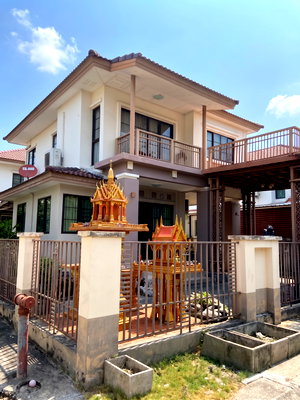 เช่าบ้านเดี่ยว เมืองฉะเชิงเทรา ฉะเชิงเทรา : ให้เช่า บ้านเดี่ยว 2 ชั้น แปลงมุม โครงการ เอโทล บาหลี บีช มอเตอร์เวย์-ลาดกระบัง 3 นอน 2 น้ำ 5 จอด แอร์ 5 ตัว 18000 บาท