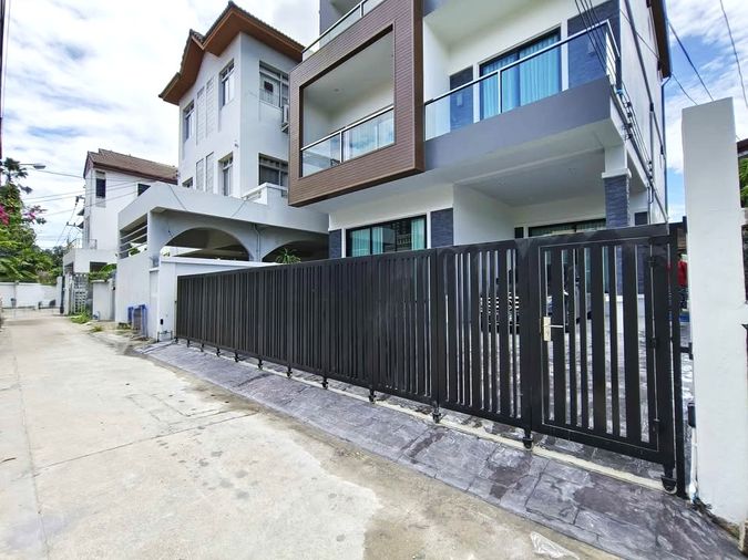 ขายบ้านเดี่ยว 4 ห้องนอน 330 ตร.ม. 50 ตร.ว. เขตวัฒนา