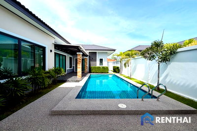 Houses for sale : Elegant pool villa located in a prime location