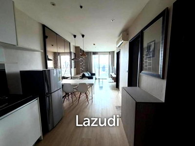 Condos for rent : 60.56 sqm high-floor 2-bedroom condo in Le Luk Phra Khanong Nuea Bangkok