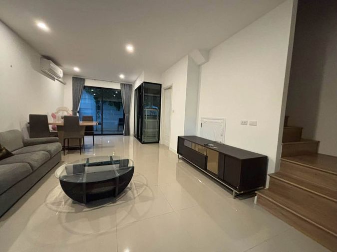 3-bed townhouse for rent, 190 sqm, 21 sq wah, Patio Srinakarin - Rama 9