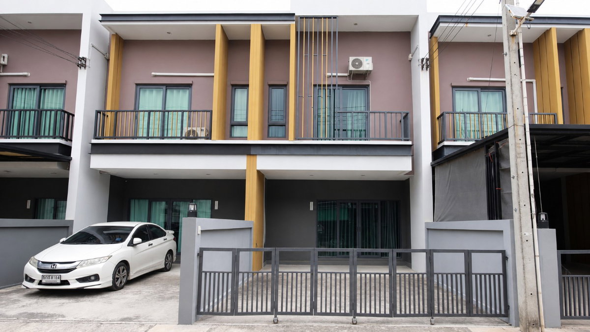 ขายทาวน์โฮม 2 ชั้น พาร์โก้แลนด์(Parco land) ถ.เนินพยอม มาบตาพุด ระยอง ใกล้นิคมฯ RIL 