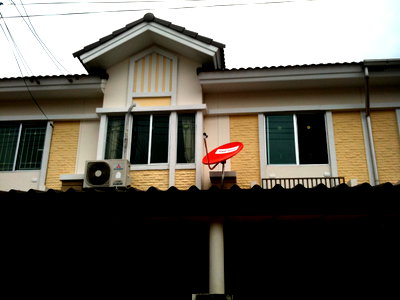Townhouses for rent Rangsit University : Townhouse for rent, 2 stories.