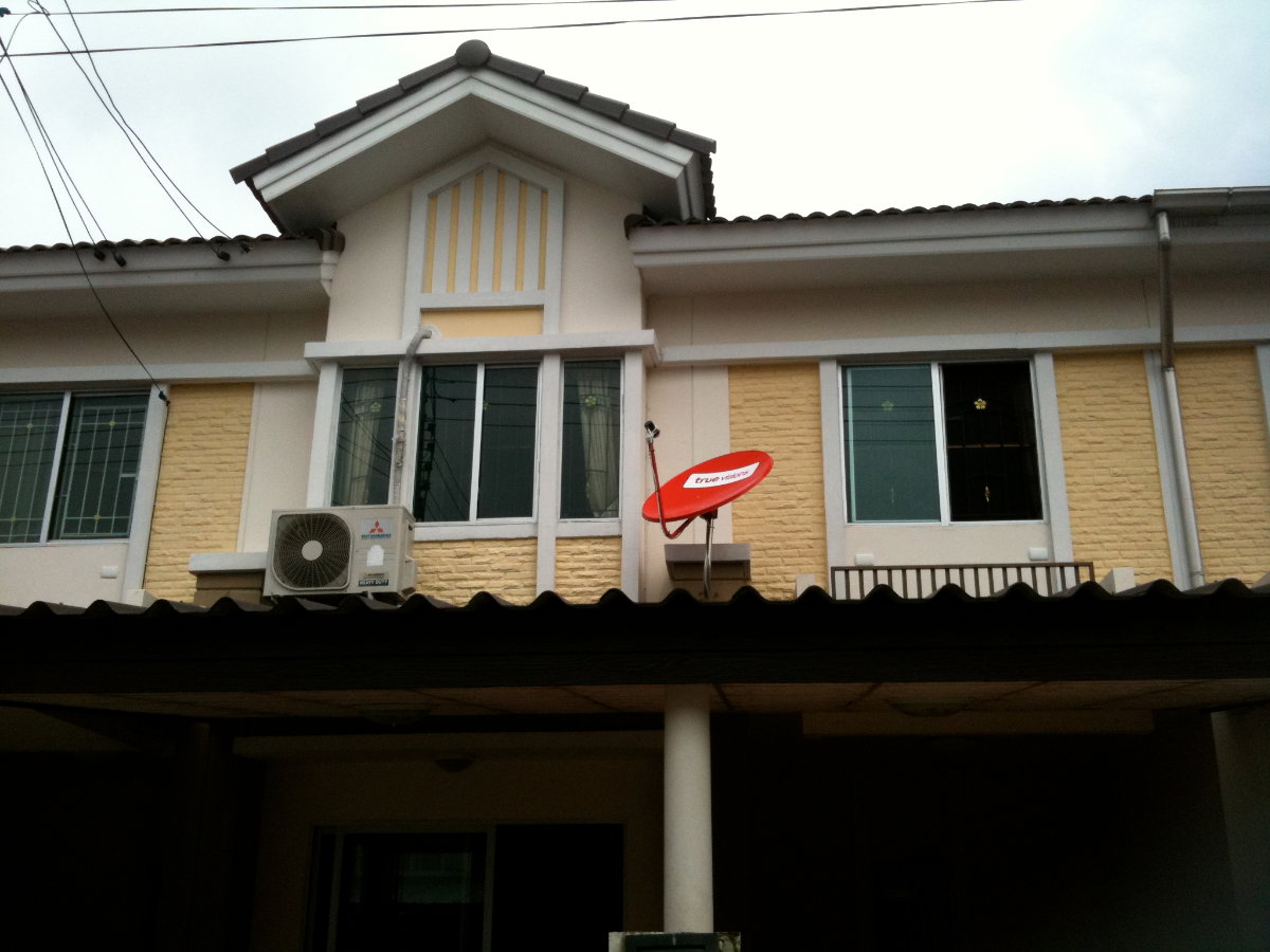 picture Townhouse for rent, 2 stories. - 1/6
