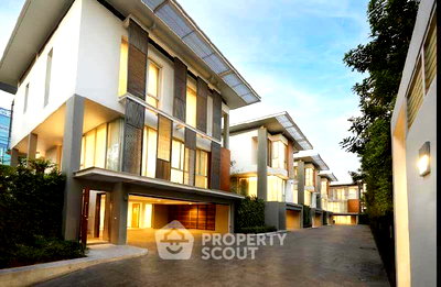 Houses for rent Bangkok : 3-BR 360 Sqm Villa At Hem 52 At Rama 9 Near ARL Ramkhamhaeng (ID 3242532)