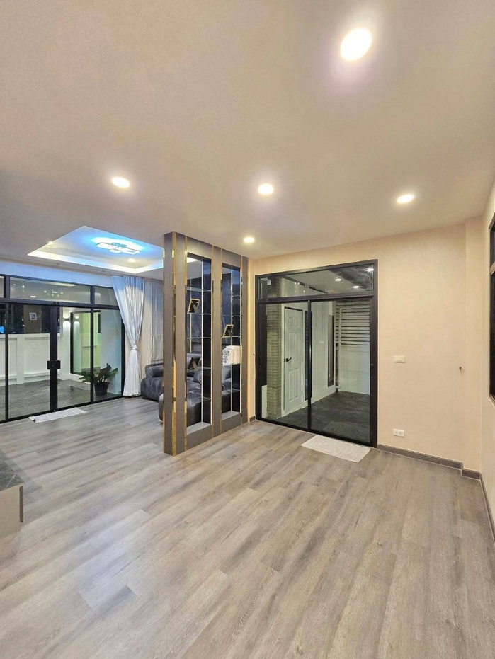 รูป หมู่บ้านเปี่ยมสุข บ้านกล้วย  
บ้านเดี่ยวสองชั้น 2 ชั้น ตกแต่งสไตล์ Modern  Luxury  พร้อม  Built-in Furniture ดีไซน์แบบจัดเต็ม - รูปที่ 7/20