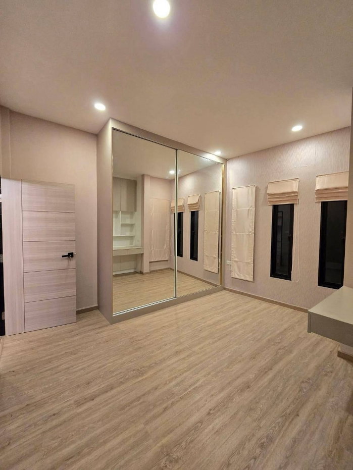 รูป หมู่บ้านเปี่ยมสุข บ้านกล้วย  
บ้านเดี่ยวสองชั้น 2 ชั้น ตกแต่งสไตล์ Modern  Luxury  พร้อม  Built-in Furniture ดีไซน์แบบจัดเต็ม - รูปที่ 17/20