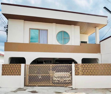 Perfect Home Near the Airport Home Office & Café*
