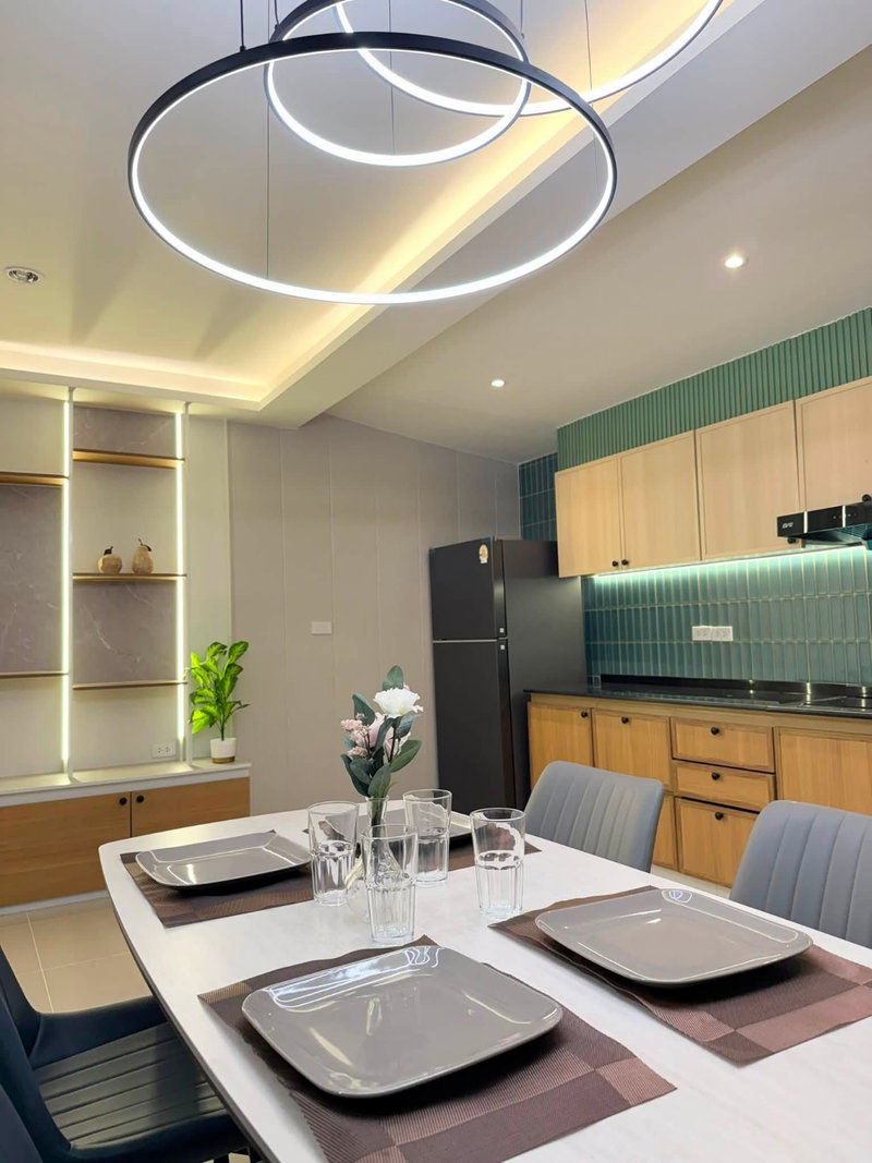 บ้านเดี่ยวให้เช่า : บ้านให้เช่า Townhouse Pleno สุขุมวิท-บางนา 4 พร้อมเข้าอยู่สนใจติดต่อ Line @goodmanpro หรือโทร 0999029