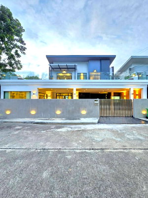 บ้านเดี่ยว เซ็นทรัล พลาซ่า เวสต์เกต : หมู่บ้านเปี่ยมสุข บ้านกล้วย  
บ้านเดี่ยวสองชั้น 2 ชั้น ตกแต่งสไตล์ Modern  Luxury  พร้อม  Built-in Furniture ดีไซน์แบบจัดเต็ม