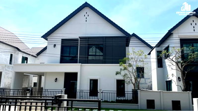 Houses for sale Bang Plee Samut Prakarn : Single-Detached House for Sale: Centro Bangna | 4 Bedrooms, 4 Bathrooms | Prime Location Only 800m from Megabangna