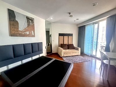 Condos for sale : Studio Condo for Sale The Palm Wongamat Beach Sea View