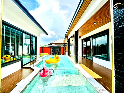 Houses for sale Bang Lamung Chonburi : Modern Contemporary Pool Villa for Sale Mabprachan 3 Bedroom