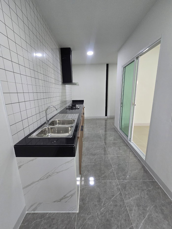 รูป บ้านแฝด ตกแต่งรีโนเวทใหม่ กว้างขวาง ทำเลดี ถนนเมน หมู่บ้าน บุณฑริก นิวสไตล์ ถนนไสวประชาราษฎร์ ลาดสวาย ลำลูกกา ปทุมธานี  - รูปที่ 16/29