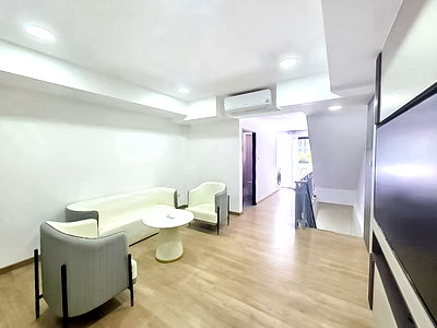ทาวน์โฮม ชลบุรี : Stylish 3 Storey Townhouse for Sale Thappraya 3 Bedrooms