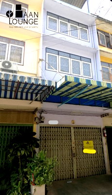 Townhouses for rent Rajabhat Thonburi University : Near Tha Phra BTS station (1 km), shophouse for rent in Soi Chamniansuk 3, Wongwian Yai (available October 15, 2026).