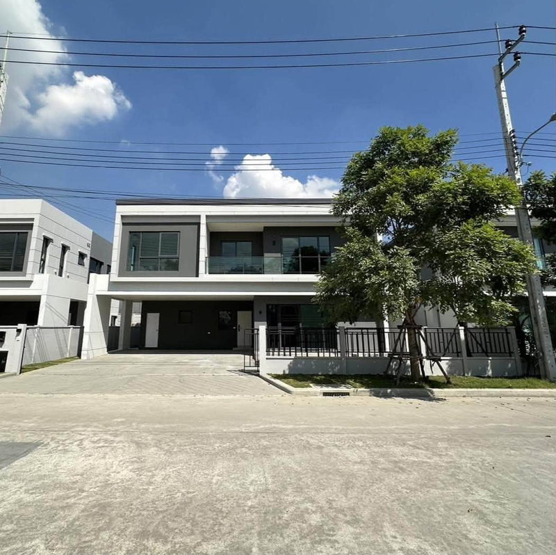 Houses for sale : Sale Detached House Centro Bangna GH666