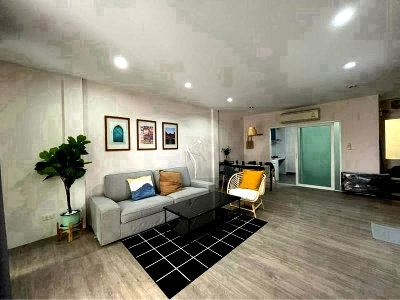 Townhouses for rent Bangkok : For Rent Townhouse The Exclusive Pattanakarn 44