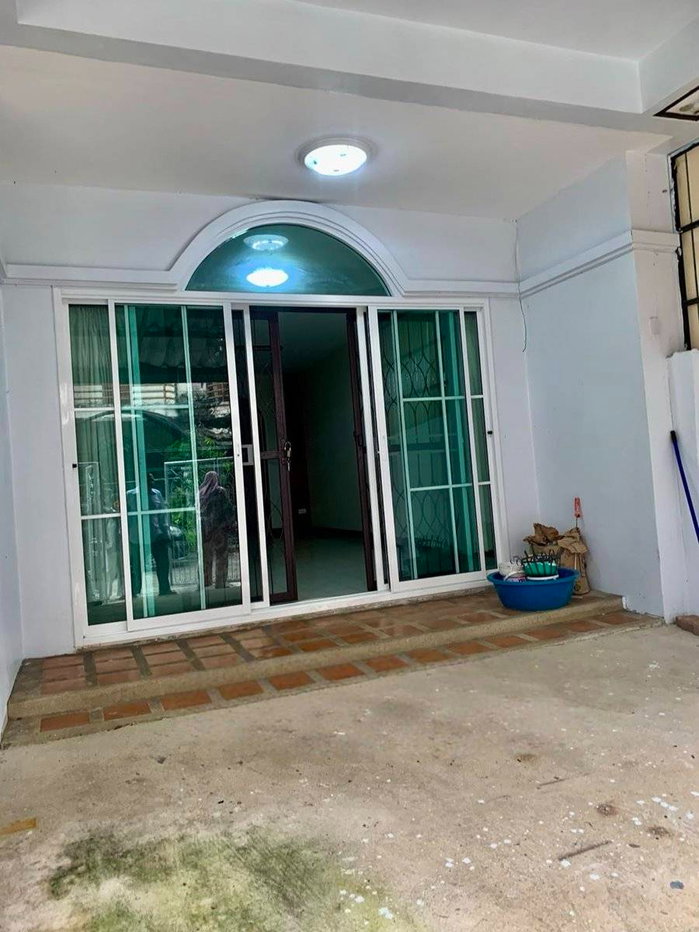 รูป ขายทาวน์เฮ้าส์ 3 ชั้น 4 ห้อง 3 ห้องน้ำ หมู่บ้านเกษรา คลาสสิคโฮม  ใกล้สวนสยาม - รูปที่ 2/15