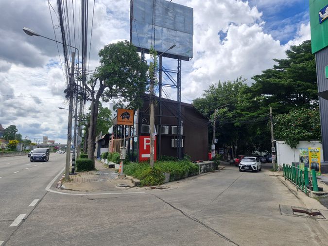 Land for sale, 221.7 sq wah, Lat Phrao