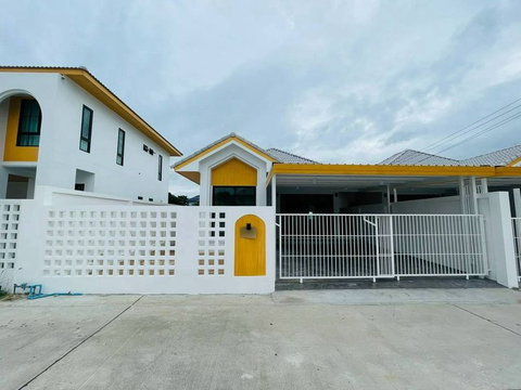 Newly built detached house, special price! Sak Kho, Sriracha, Chonburi. move in Ready
