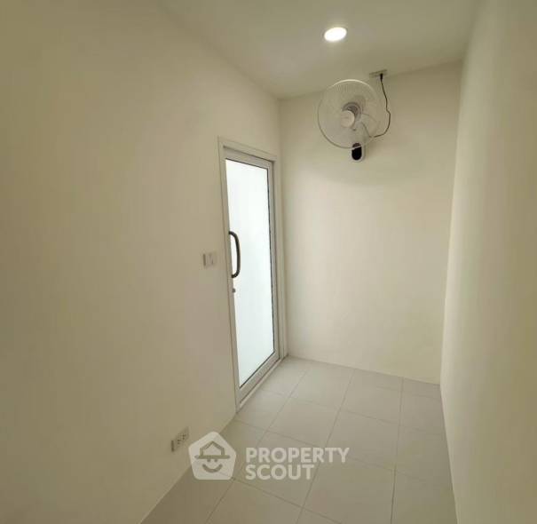 รูป คอนโด 3 ห้องนอน 167 ตร.ม. Nusasiri Grand Condominium ห่าง BTS เอกมัย 60 ม. (ID 3243385) - รูปที่ 31/32