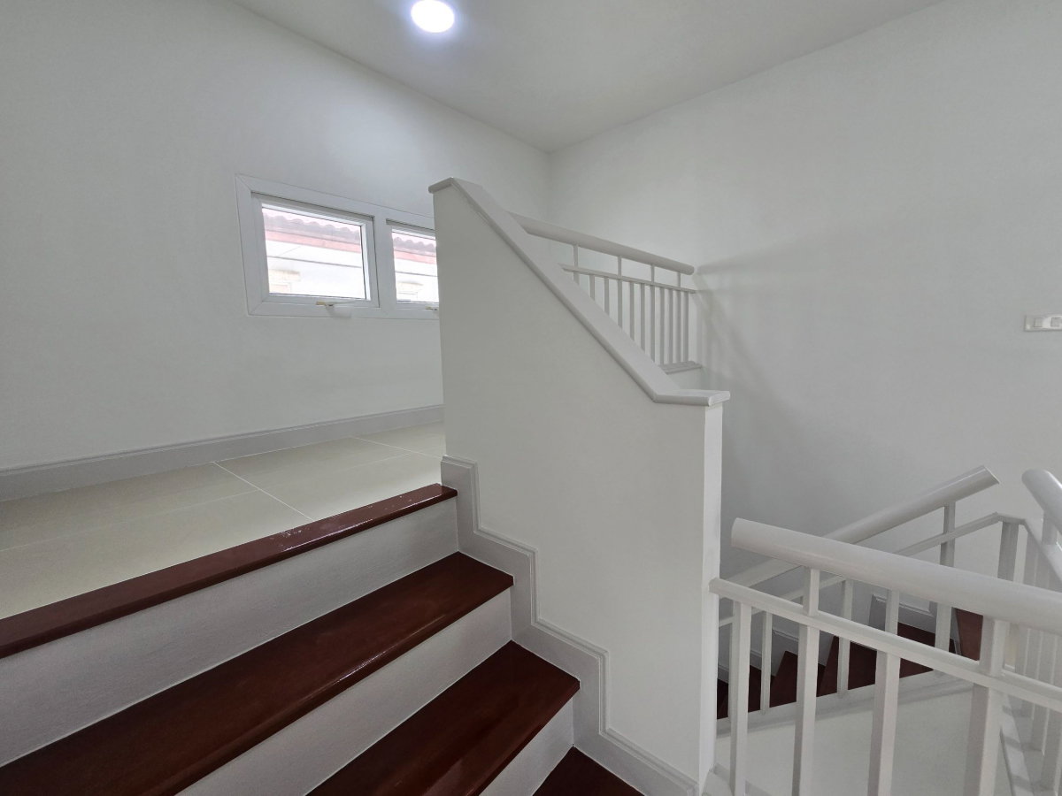 รูป บ้านแฝด ตกแต่งรีโนเวทใหม่ กว้างขวาง ทำเลดี ถนนเมน หมู่บ้าน บุณฑริก นิวสไตล์ ถนนไสวประชาราษฎร์ ลาดสวาย ลำลูกกา ปทุมธานี  - รูปที่ 26/29