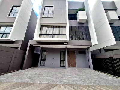 Houses for rent Crystal Design Center : 			HU7729 Detached House For Rent    Feel Town Lat Phrao 101 Bangkok          