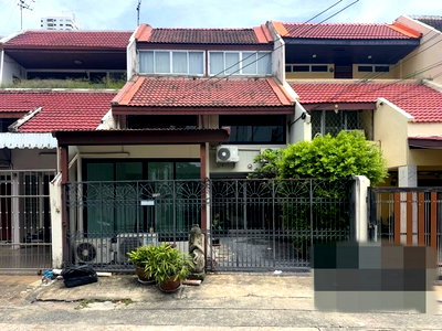 Shophouses for rent St. Andrews International School Bangkok : 			BD1527 Shop House For Rent   Sukhumvit 63 Bangkok          