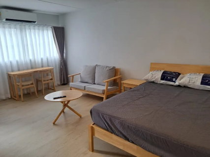 รูปภาพ 5th Floor furnished room+ wardrobe, City View, 1 bd/1bath/1 kitchen. Easy Access, close to elevator. Smart TV , fridge, and washing machine included