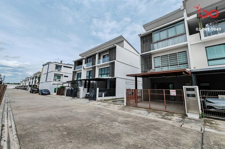 ขายทาวน์โฮม 5 ห้องนอน 172 ตร.ม. 22.3 ตร.ว. เดอะ แลนด์มาร์ค เอกมัย รามอินทรา