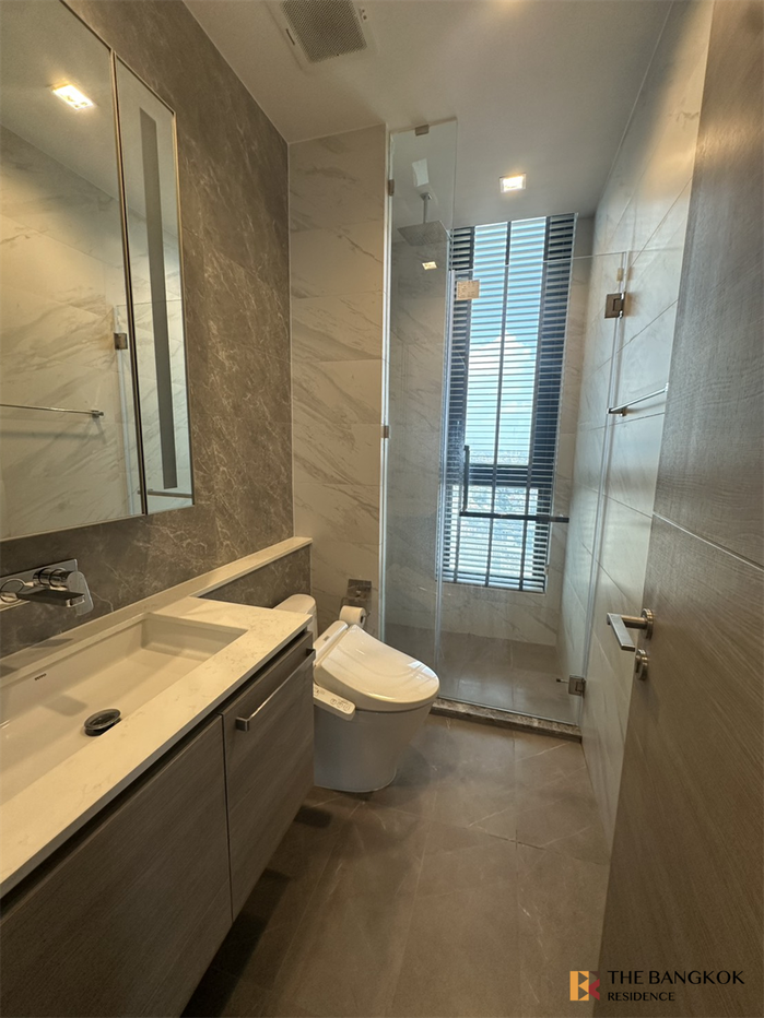 picture The Crest Park Residences near MRT Phahonyothin Station Convenient Travel, Great Value per Square Meter - 2/10