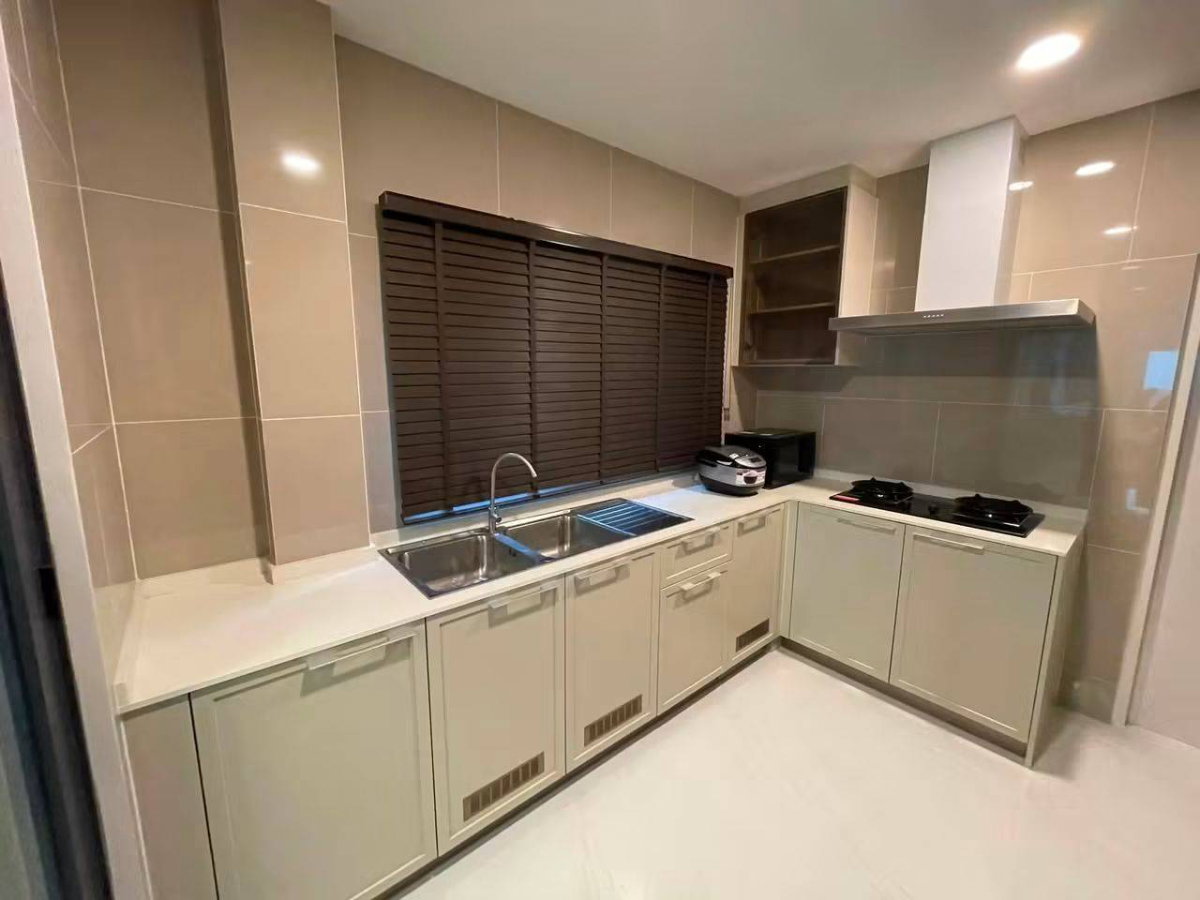 รูป LUXURY HOUSE FOR RENT | THE CITY BANGNA 3 พร้อม Fully Furnished ใกล้ Mega Bangna เพียง 2 กม.🌏 รับ Expat ทุกชาติ 🐶 Pet Friendly - รูปที่ 6/18