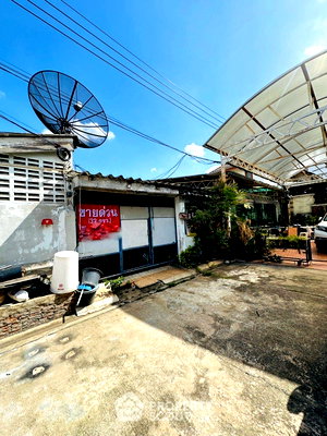 Townhouses for sale Bangkok : 128 Sqm 1-BR Townhouse In Sam Sen Nok Near MRT Sutthisan (ID 3243357)