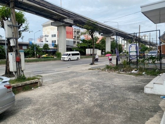 รูป ให้เช่าอาคารสำนักงาน 3.5 ชั้น ทำเล ริมถนนเทพารักษ์ ใกล้แยกศรีนครินทร์ / หน้าอาคาร รถไฟฟ้า สายสีเหลือง / จอดรถกว่า 10 คัน / เหมาะหลากหลายธุรกิจ - รูปที่ 11/18