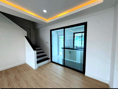 ทาวน์โฮม กรุงเทพมหานคร : ⭐✨RH-173 ขายทาวน์โฮม 4 ชั้น ลาดพร้าว 110 ✨⭐