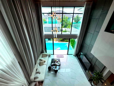 Houses for sale Bang Lamung Chonburi : Luxury House with Private Pool in a very safe and transuil Village in Huay Yai 5beds 6baths