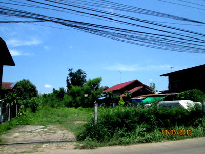 Land for sale : Vacant land for sale on the banks of the Mekong River, Mukdahan Province.