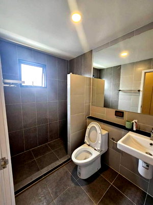 Twin houses for rent Samut Prakarn :  Townhouse for rent,The Village Bangna Wongwaen 3  Ready to move in. Interested, please contact Line @goodmanpro or call 0999029192.