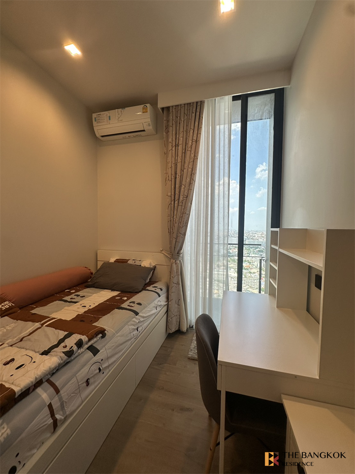 picture The Crest Park Residences near MRT Phahonyothin Station Convenient Travel, Great Value per Square Meter - 9/10