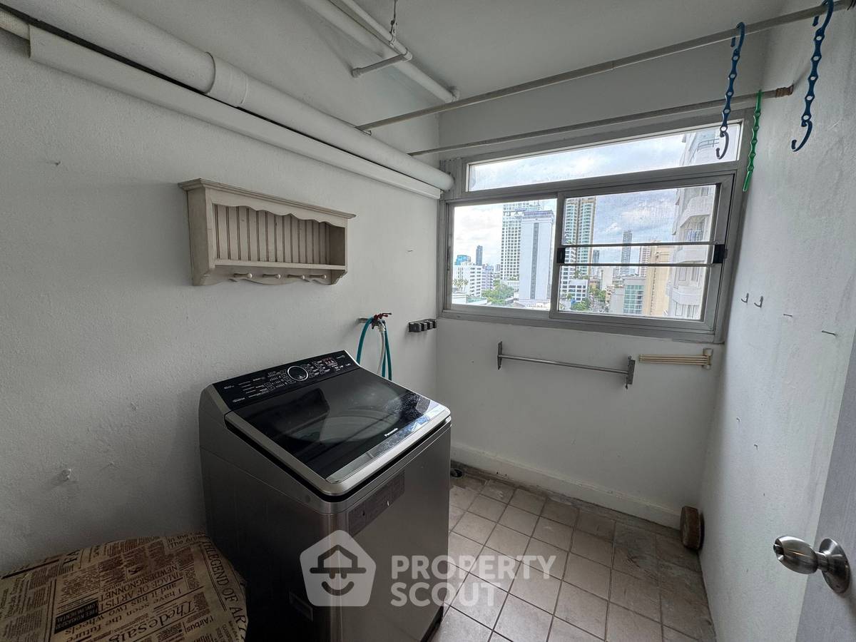 picture Spacious 3-BR 200 Sqm At DS Tower 1 Near BTS Phrom Phong (ID 1864777) - 9/17