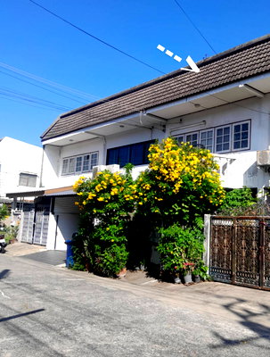 ทาวน์โฮม กรุงเทพมหานคร : ขายด่วนพิเศษ บ้านทาวเฮ้าส์ 2ชั้น 24 ตรว. ถ.โชคชัย 4 ซอย 77 เขตลาดพร้าว กทม ราคา 3.25 ล้านบาท ลดได้