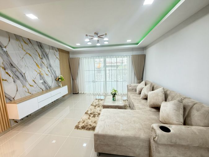 2-bed townhouse for sale, 80 sqm, 16 sq wah, Romthip Hathairat 33