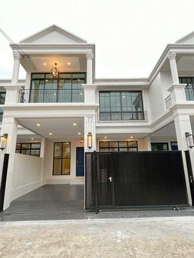 3-bed townhouse for rent, 220 sqm, 50 sq wah, Watthana