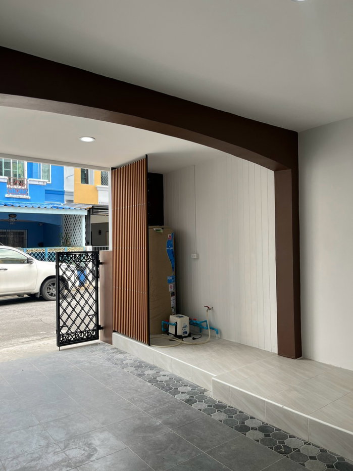 รูป ทาวน์เฮ้าส์ 2 ชั้น รีโนเวทใหม่ๆ ถนนหน้าบ้านกว้าง หมู่บ้าน เคซี.คลัสเตอร์ ไทยรามัญ ใกล้ทางด่วน จตุโชติ  - รูปที่ 5/37