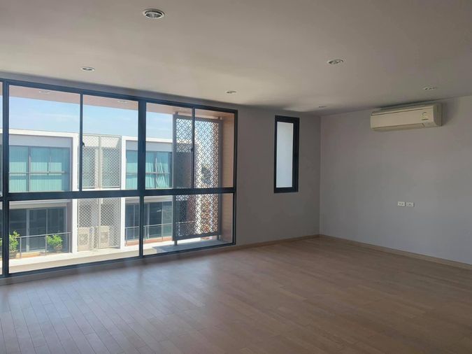 7-bed home office for sale, 175.2 sqm, 43.8 sq wah, Yan Nawa