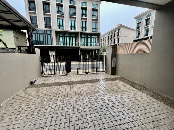 3-bed townhouse for sale, 263 sqm, 23.3 sq wah, Patio Ratchayothin