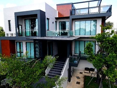 Houses for rent Chiang Mai : For Rent  Luxury House Spacious property in Nam Phrae, Hang Dong, close to several international schools.